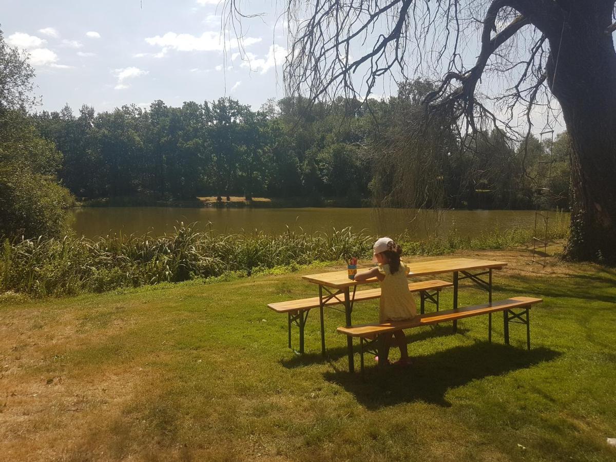 Camping De La Chagnee Saint-Aubin-le-Cloud Exteriör bild