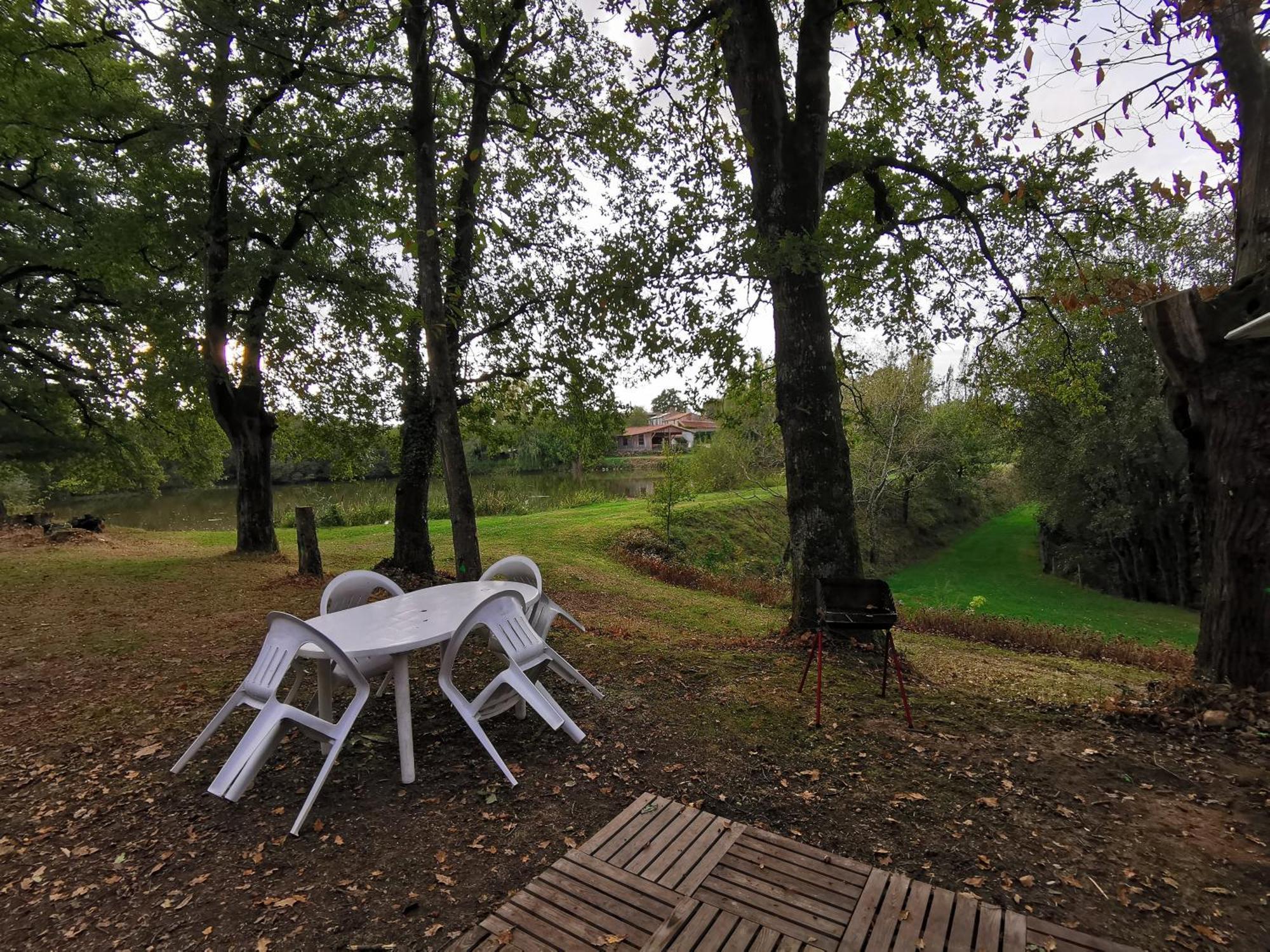 Camping De La Chagnee Saint-Aubin-le-Cloud Rum bild